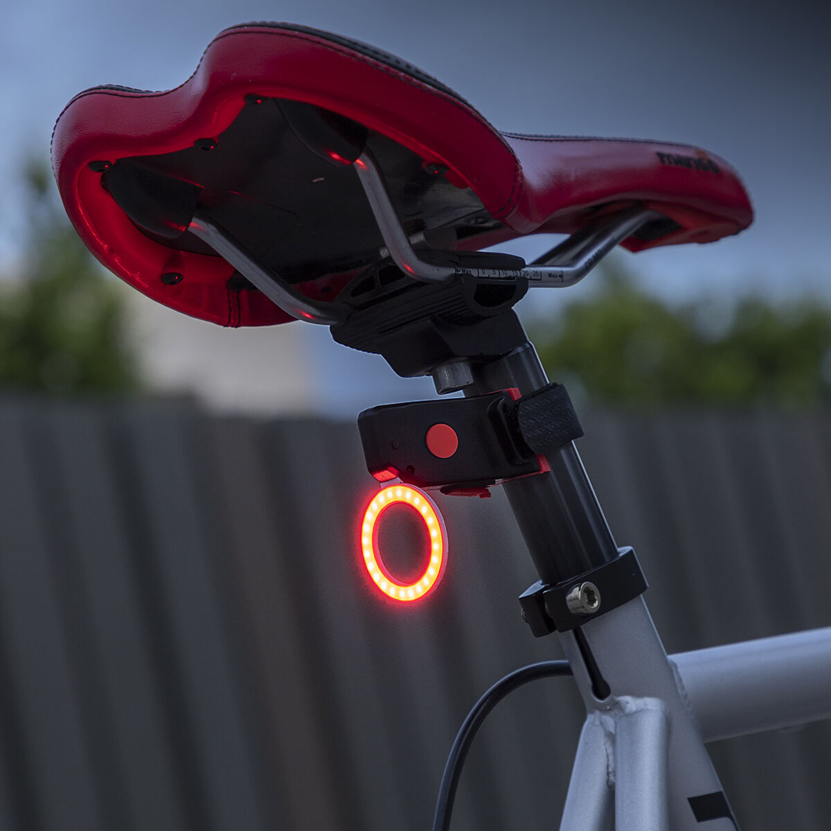 Luz Trasera LED Biklium para Bicicleta - ¡Seguridad con Estilo!